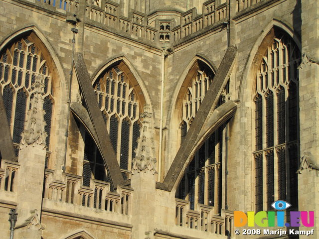 SX00990 Support beams outside Bath Cathedral